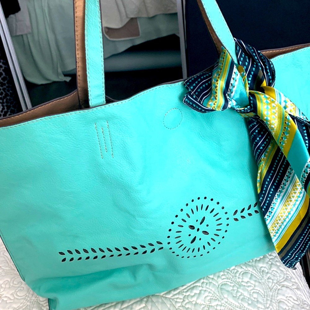 Reversible gold/green tote